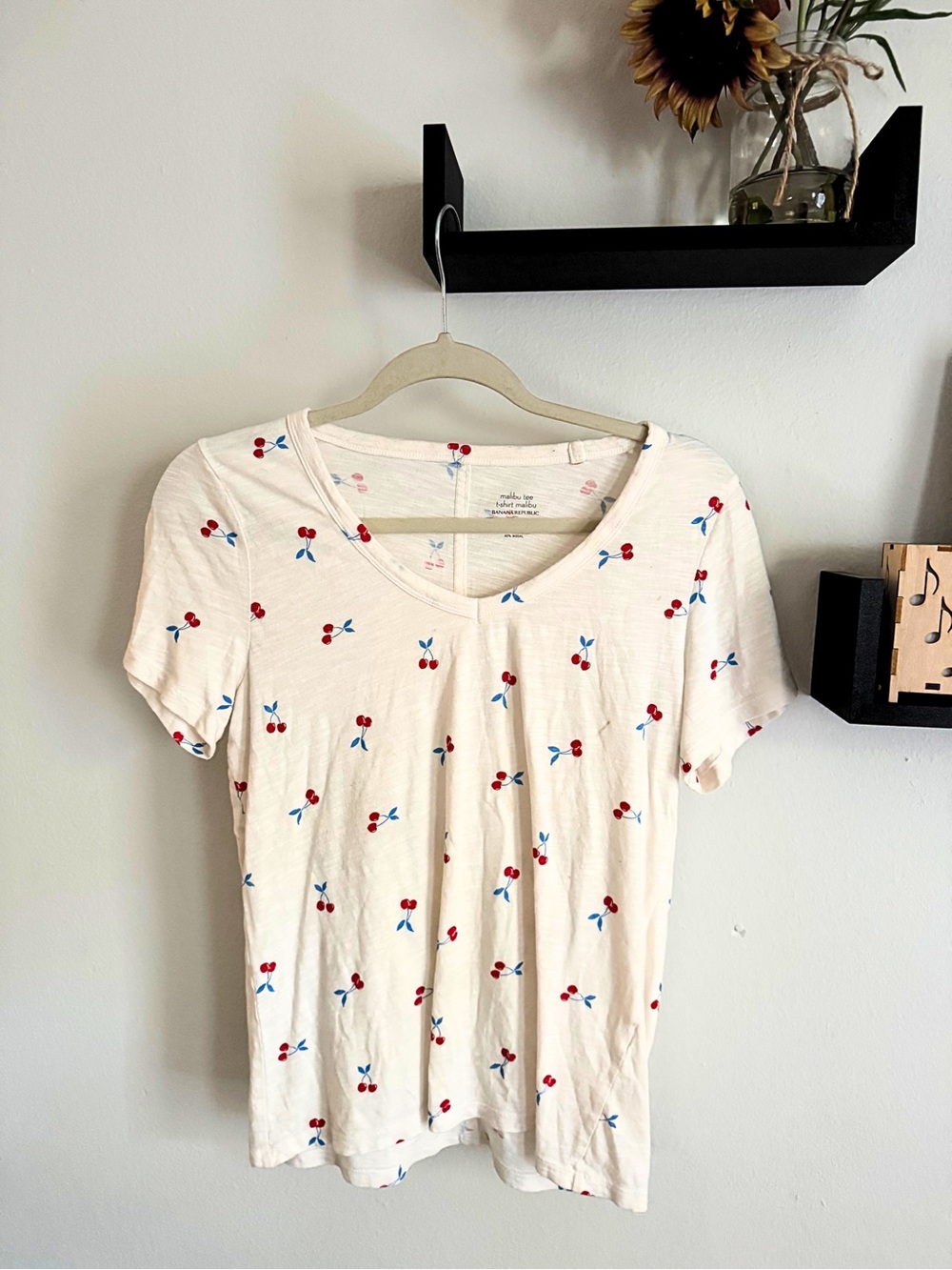 Banana Republic Malibu Tee Cherry Print V-Neck T-Shirt